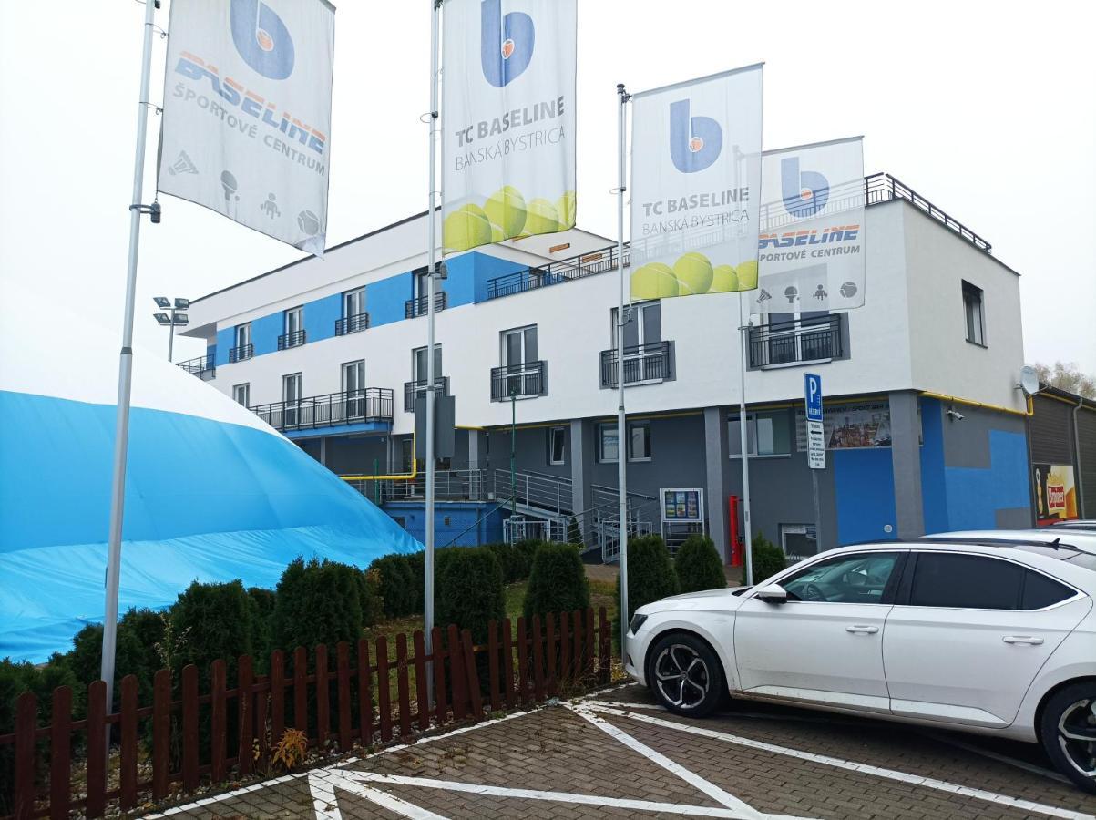 Baseline Sportovy Areal & Penzion Banská Bystrica Esterno foto